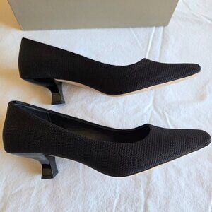 Donald Pliner Black Pumps - size 9